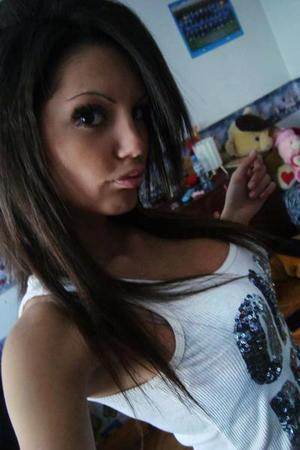 Photo of Angelique (19) from North Carolina dating profile
