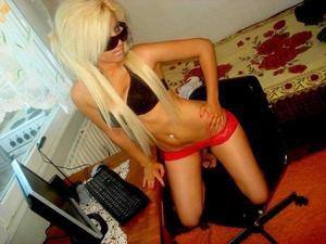 Jolene, 21 in Alabama | Younger Adult Woman, Older Men