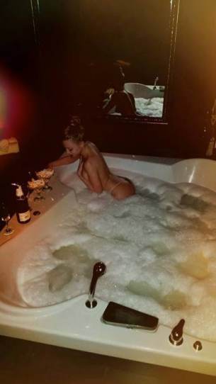 Local profile photo of Tracy, 19, in Illinois