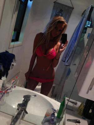 Meet Zoe (28) from California | Local Dating Profile