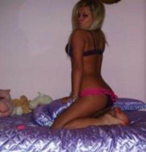 Photo of Lisa (24) from Toronto, ONT dating profile