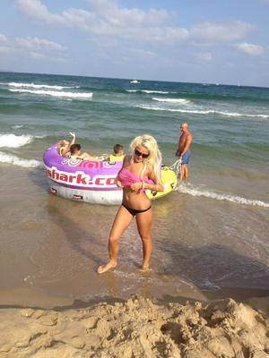 Adriana from Illinois is looking for adult webcam chat