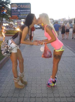 Fernanda from Alberta is looking for adult webcam chat