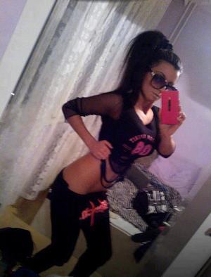 Meet local singles like Adah from Elkhorn, Wisconsin who want to fuck tonight