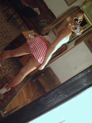 Lizette from Virginia is looking for adult webcam chat