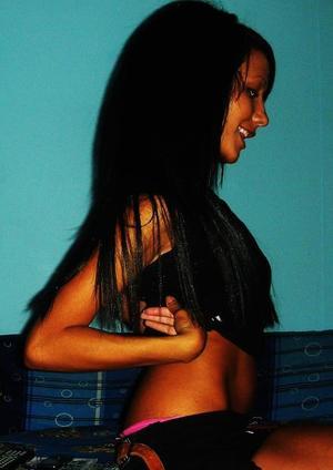 Claris from Ashaway, Rhode Island is looking for adult webcam chat