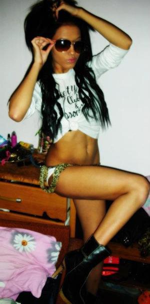 Angelique from North Dakota is looking for adult webcam chat