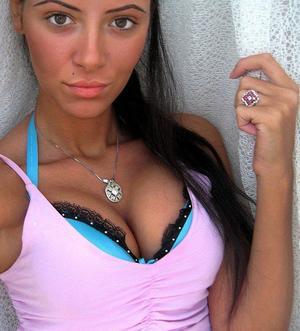 Looking for local cheaters? Take Dominique from Ohio home with you
