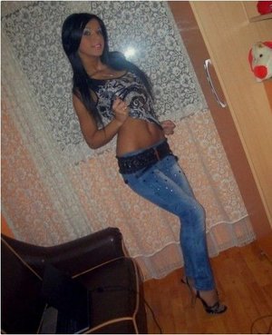 Gloria from Pennsylvania is looking for adult webcam chat