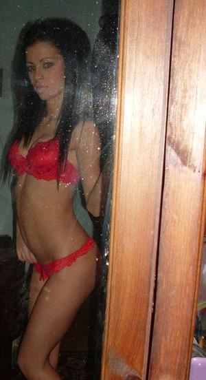 Tama from Fort Meade, Florida is looking for adult webcam chat