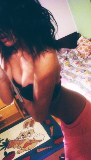 Jacklyn from Gaylord, Kansas is looking for adult webcam chat