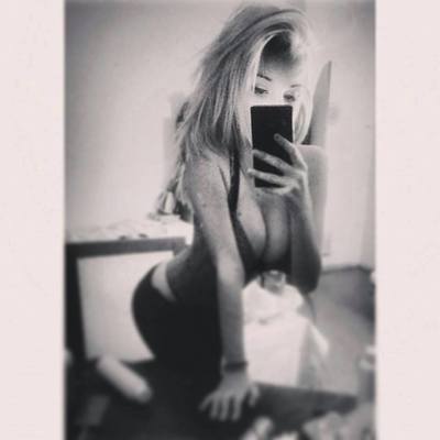 Oralee from Morrisville, Vermont is looking for adult webcam chat