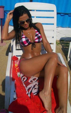 Looking for local cheaters? Take Sienna from Ontario home with you