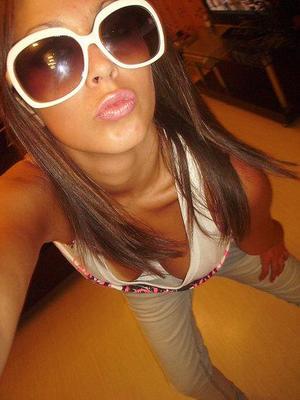 Meet local singles like Emmalyn from Kentucky who want to fuck tonight